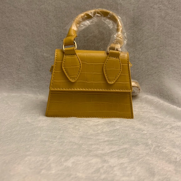 Mini Crossbody Bag 🟡 Mustard - Picture 2 of 3